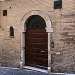 Palazzo Costantini Ludovica 아파트 페르모